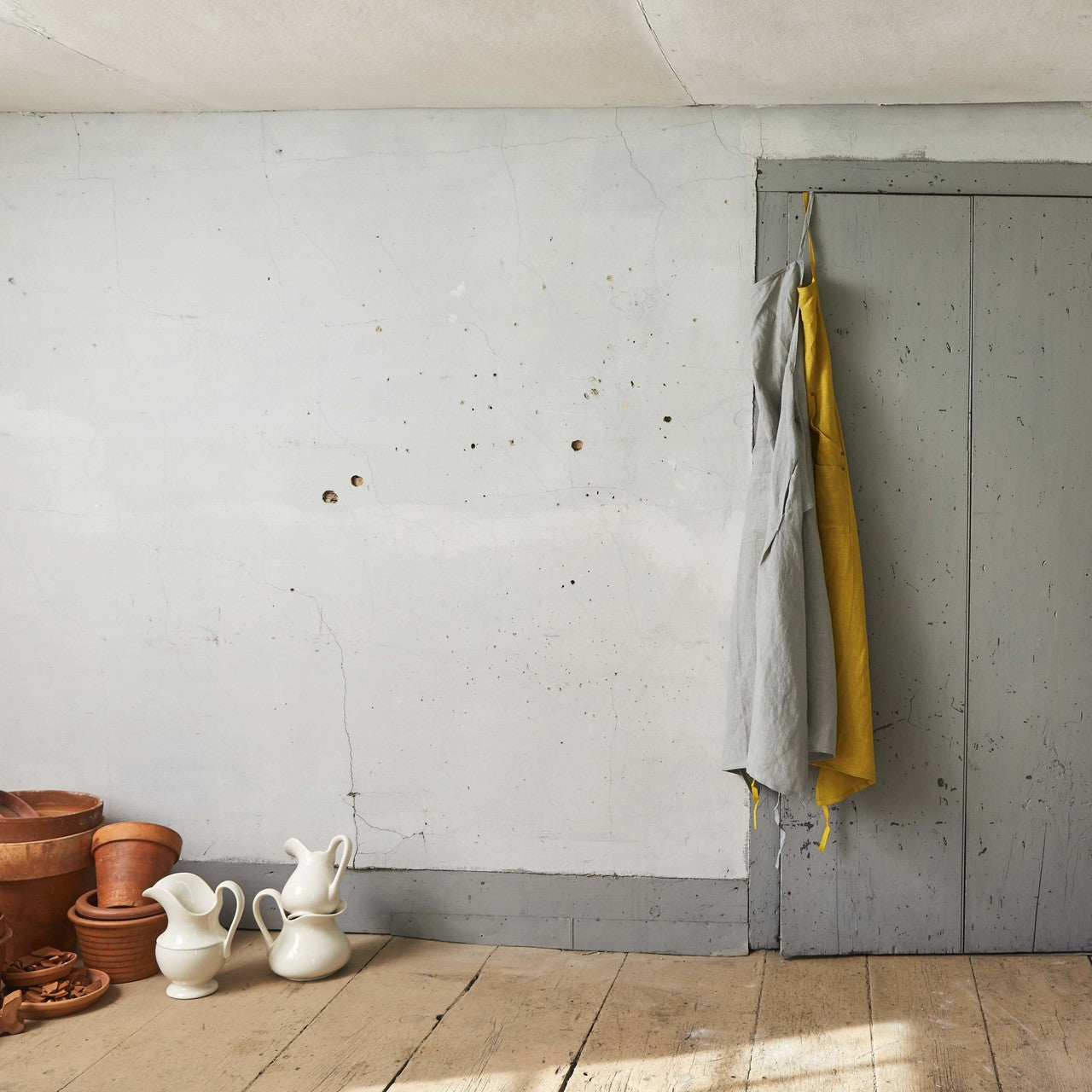 STONEWARE AVIARY PITCHER, FLOUR NO. 2