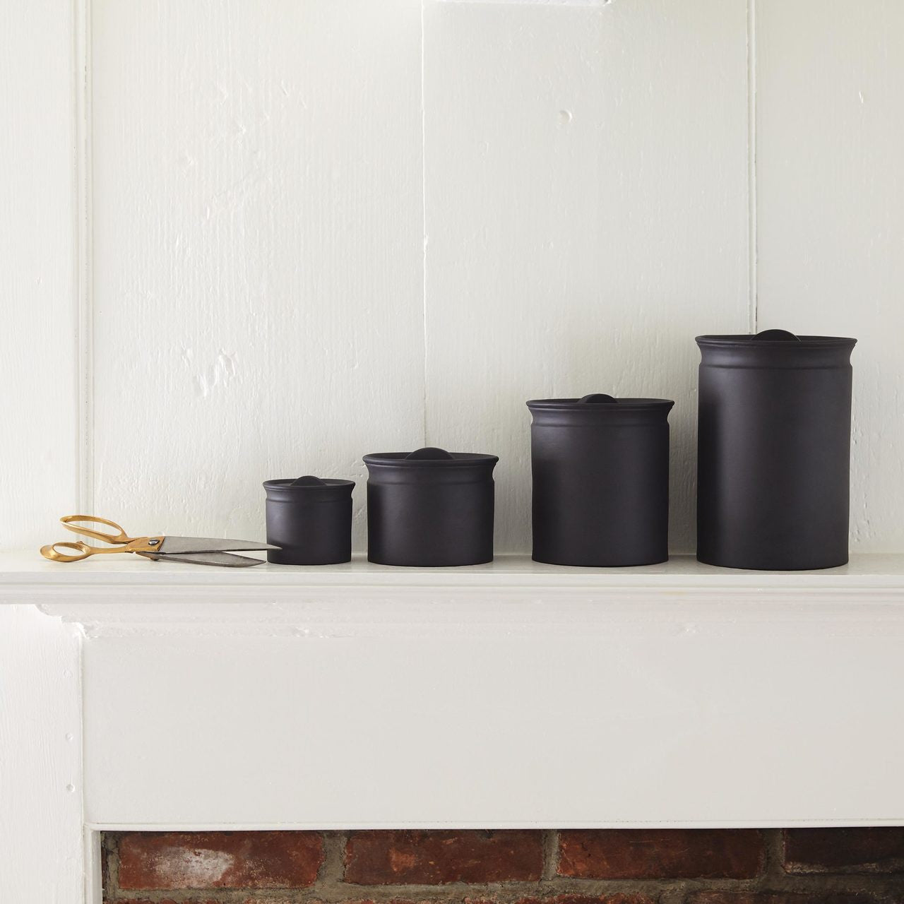 MATTE BLACK LARDER CROCK 10
